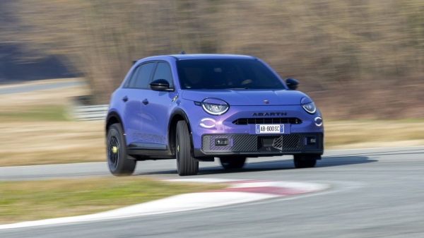 Кроссовер Abarth 600e полностью рассекречен в двух версиях Кроссовер Abarth 600e полностью рассекречен в двух версиях