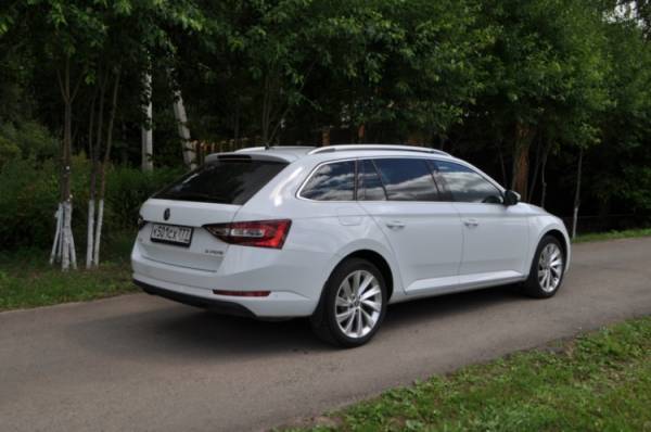 Skoda SuperB Combi: семейные ценности и никакого хулиганства 