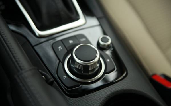 Тест-драйв Mazda 3: Луноликая Тест-драйв Mazda 3: Луноликая