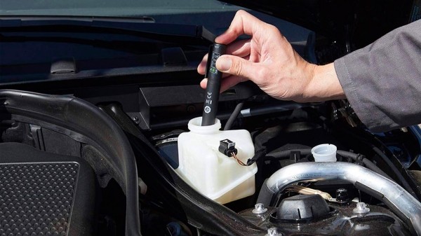 Когда нужно менять технические жидкости в автомобиле Когда нужно менять технические жидкости в автомобиле