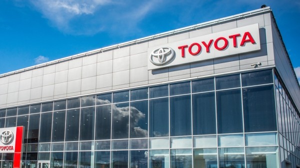 Продажи Toyota в РФ остались на прошлогоднем уровне в феврале 2022 года