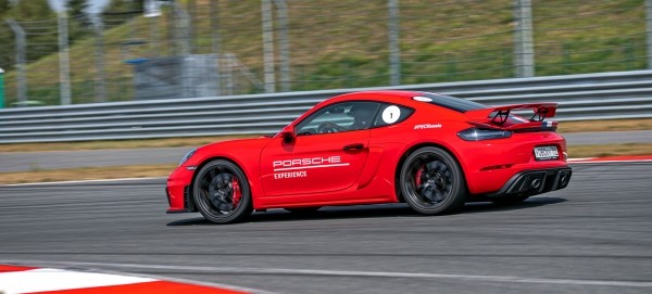 Отрываемся на Porsche GT3 серии 992 от Каймана GT4 c PDK
