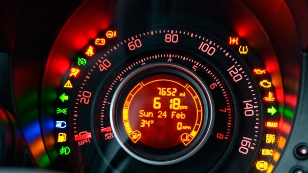 Российским автолюбителям рассказали о значении индикаторов на приборной панели автомобиля