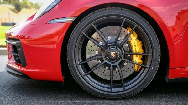 Получаем Porsche 992 c «механикой» в виде 911-го GTS Получаем Porsche 992 c «механикой» в виде 911-го GTS