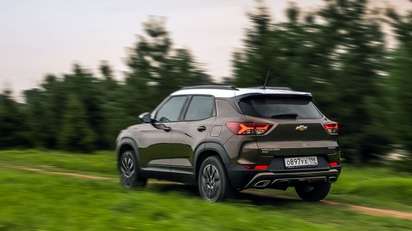 Считаем цилиндры под капотом кроссовера Chevrolet Trailblazer Считаем цилиндры под капотом кроссовера Chevrolet Trailblazer