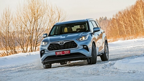 Обживаем кроссоверы Toyota Highlander и Volkswagen Teramont