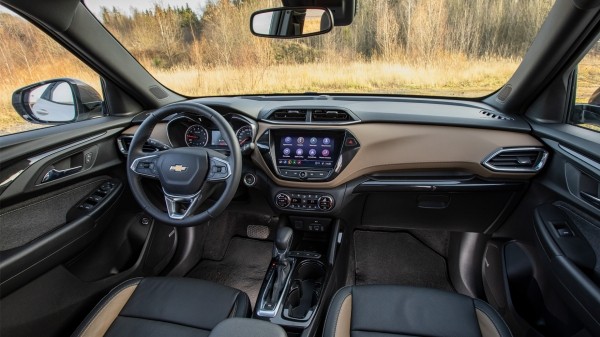 Ставим Volkswagen Taos на пути компакта Chevrolet Trailblazer Ставим Volkswagen Taos на пути компакта Chevrolet Trailblazer