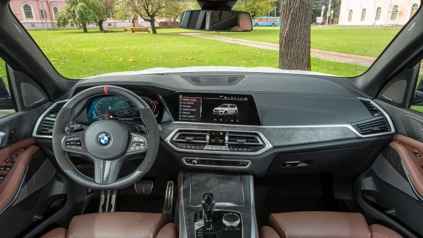 Заправляем дизелем Range Rover Sport D250 для встречи с BMW X5 Заправляем дизелем Range Rover Sport D250 для встречи с BMW X5