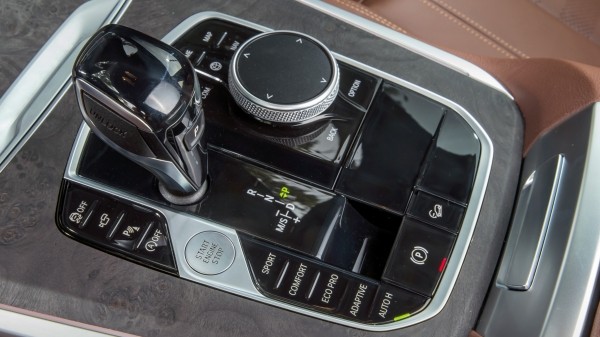 Заправляем дизелем Range Rover Sport D250 для встречи с BMW X5 Заправляем дизелем Range Rover Sport D250 для встречи с BMW X5