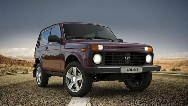 Автор Carview испытал два редких автомобиля из РФ, которые продаются в Японии в 2022 году