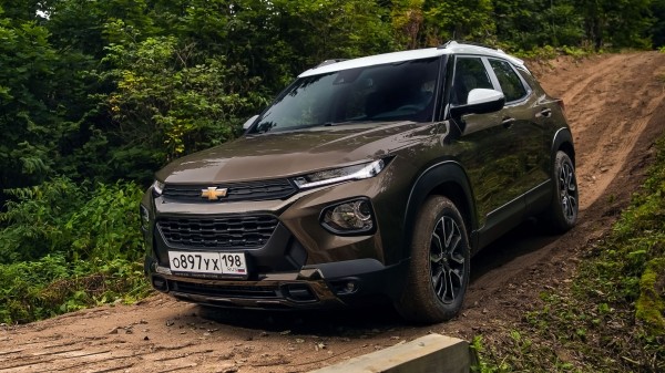 Считаем цилиндры под капотом кроссовера Chevrolet Trailblazer Считаем цилиндры под капотом кроссовера Chevrolet Trailblazer