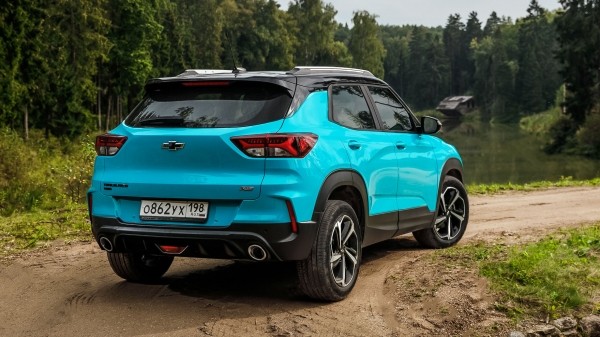 Считаем цилиндры под капотом кроссовера Chevrolet Trailblazer Считаем цилиндры под капотом кроссовера Chevrolet Trailblazer