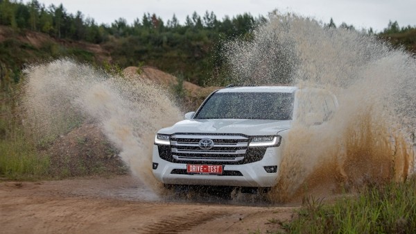 Знакомимся с рамниками Chevrolet Tahoe и Toyota Land Cruiser 300