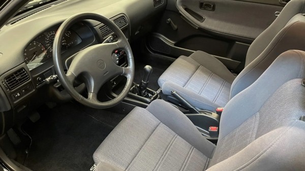 На продажу выставили 30-летний Nissan Sentra с пробегом всего 716 километров На продажу выставили 30-летний Nissan Sentra с пробегом всего 716 километров