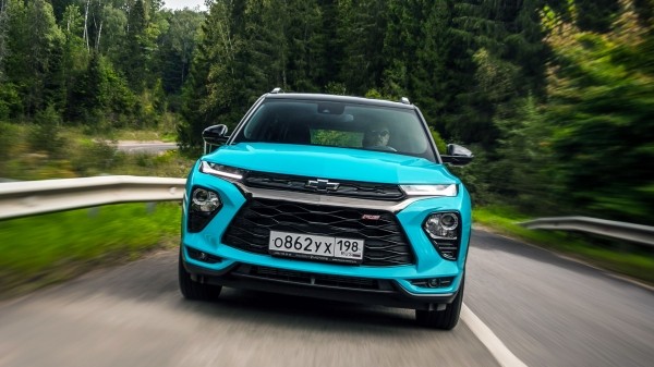 Считаем цилиндры под капотом кроссовера Chevrolet Trailblazer Считаем цилиндры под капотом кроссовера Chevrolet Trailblazer