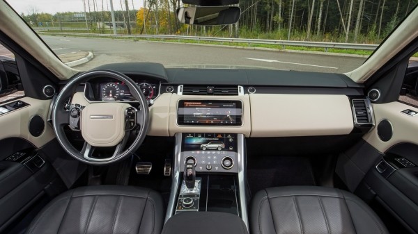 Заправляем дизелем Range Rover Sport D250 для встречи с BMW X5 Заправляем дизелем Range Rover Sport D250 для встречи с BMW X5