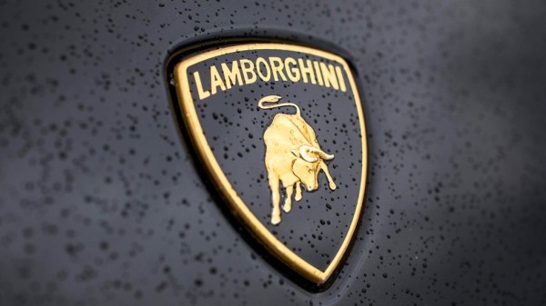 Названы пять самых странных правил для сотрудников Lamborghini Названы пять самых странных правил для сотрудников Lamborghini