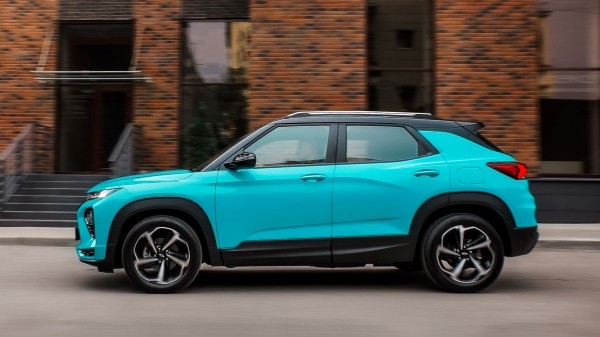 Считаем цилиндры под капотом кроссовера Chevrolet Trailblazer Считаем цилиндры под капотом кроссовера Chevrolet Trailblazer