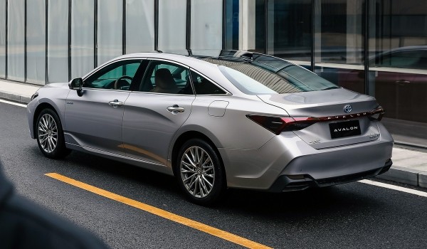 Обновленный седан Toyota Avalon: уже не для Америки