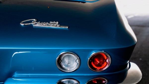 Классический Corvette C2 скрестили с современным спорткаром поколения C7 Классический Corvette C2 скрестили с современным спорткаром поколения C7