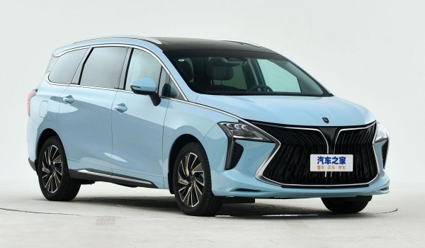 Сухопутная яхта: минивэн Dongfeng Forthing Yacht вышел на рынок Сухопутная яхта: минивэн Dongfeng Forthing Yacht вышел на рынок