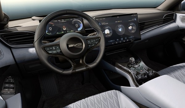 Новый седан BYD Seal вышел против Теслы Model 3 Новый седан BYD Seal вышел против Теслы Model 3