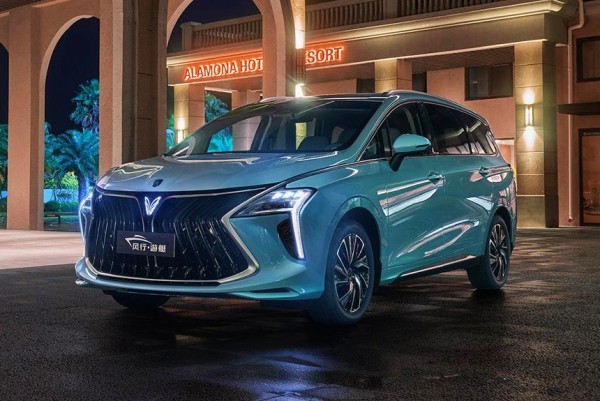 Сухопутная яхта: минивэн Dongfeng Forthing Yacht вышел на рынок Сухопутная яхта: минивэн Dongfeng Forthing Yacht вышел на рынок