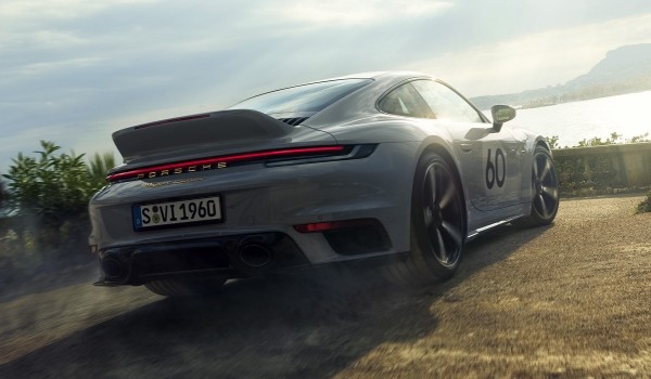 Представлен Porsche 911 Sport Classic: самая мощная версия с «механикой»