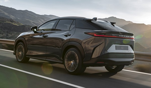 Кроссовер Lexus RZ 450e открыл гамму электромобилей