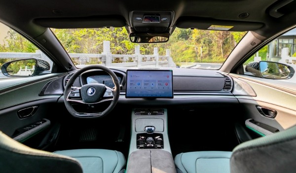 BYD отказался от бензиновых машин и обновил седан Han EV