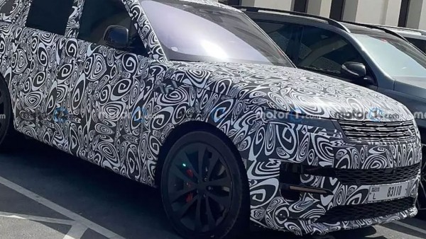 В Сети опубликовали шпионские фотографии нового Range Rover Sport SVR В Сети опубликовали шпионские фотографии нового Range Rover Sport SVR
