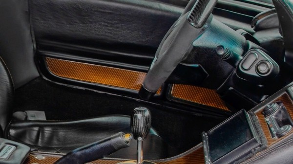 На продажу выставили реплику Lamborghini, построенную на базе культовой Honda На продажу выставили реплику Lamborghini, построенную на базе культовой Honda