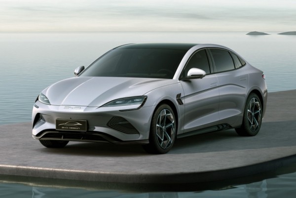 Новый седан BYD Seal вышел против Теслы Model 3 Новый седан BYD Seal вышел против Теслы Model 3