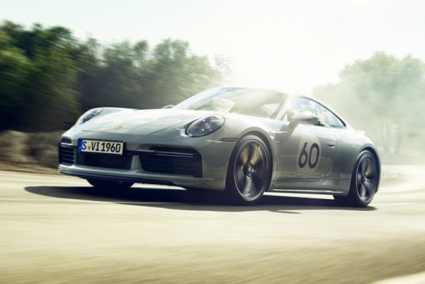 Представлен Porsche 911 Sport Classic: самая мощная версия с «механикой»
