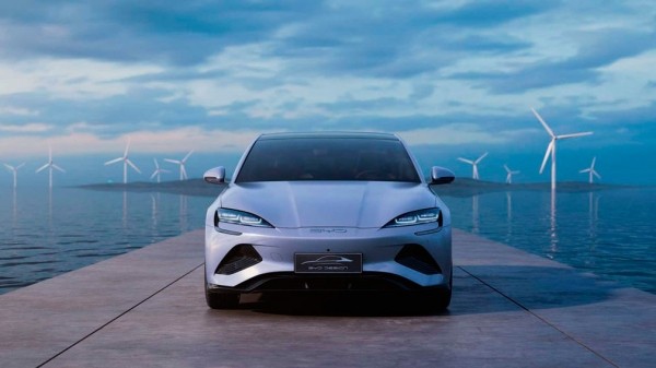 Китайская компания BYD решила отказаться от выпуска автомобилей на горючих видах топлива Китайская компания BYD решила отказаться от выпуска автомобилей на горючих видах топлива