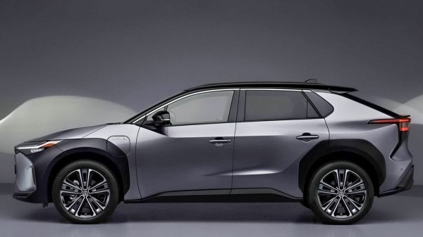 Компания Toyota готовится к запуску продаж электрического кроссовера bZ4X в Европе