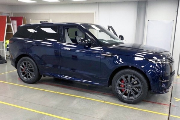 Новый Range Rover Sport: первая фотография без камуфляжа Новый Range Rover Sport: первая фотография без камуфляжа