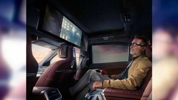 На официальном снимке частично рассекречен интерьер новой BMW 7 серии На официальном снимке частично рассекречен интерьер новой BMW 7 серии