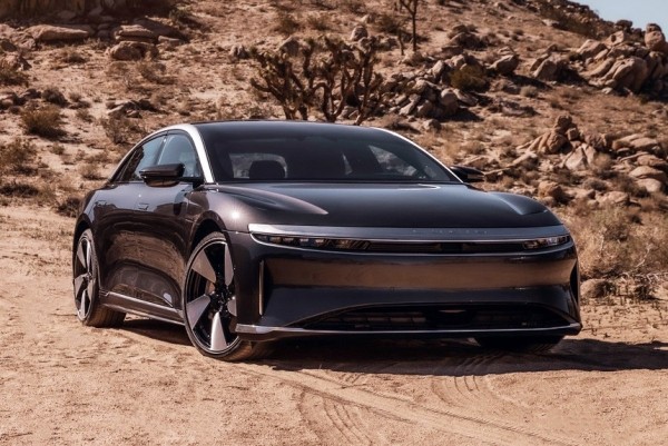 У седана Lucid Air появились более простые версии У седана Lucid Air появились более простые версии