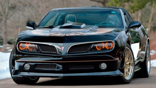 На продажу выставлен один из 15 существующих спорткаров Camaro SS Trans Am Hurst Edition