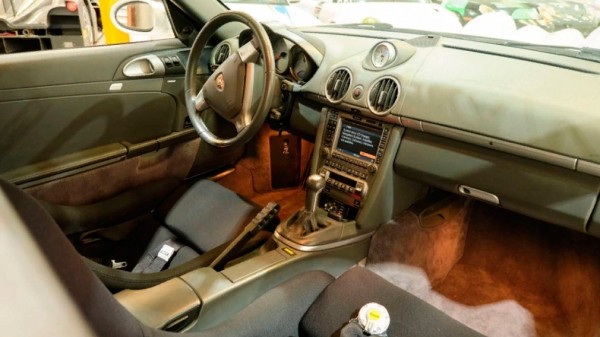 На продажу выставили внедорожный Porsche Cayman S