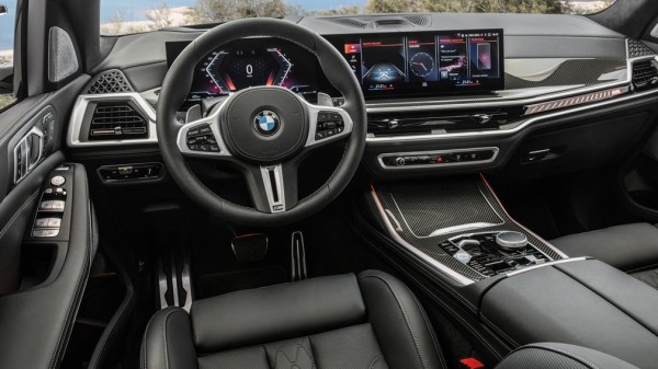 Компания BMW представила рестайлинговый кроссовер BMW X7 2022 модельного года