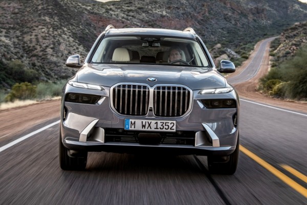 Рестайлинговый BMW X7 показал новое лицо марки