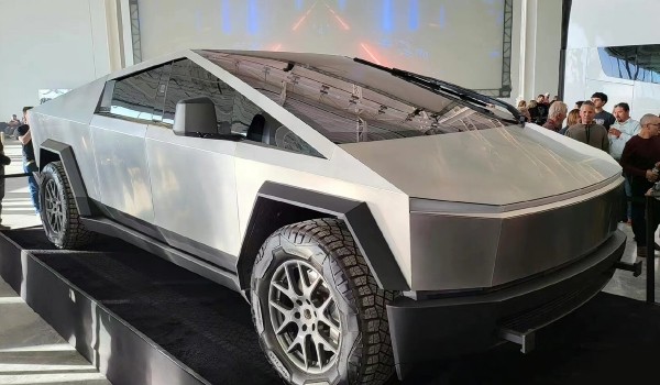 Tesla открыла завод в Техасе и показала серийный Cybertruck Tesla открыла завод в Техасе и показала серийный Cybertruck