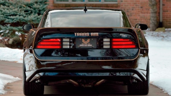 На продажу выставлен один из 15 существующих спорткаров Camaro SS Trans Am Hurst Edition
