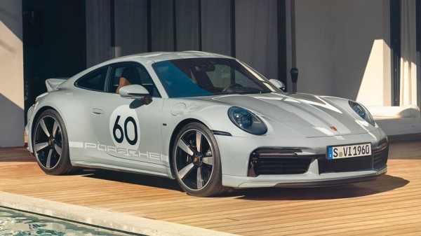 Компания Porsche представила самый мощный спорткар 911 с механической КПП