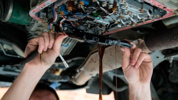 Водителям в РФ разъяснили, как и когда нужно менять масло в автоматической КПП Водителям в РФ разъяснили, как и когда нужно менять масло в автоматической КПП