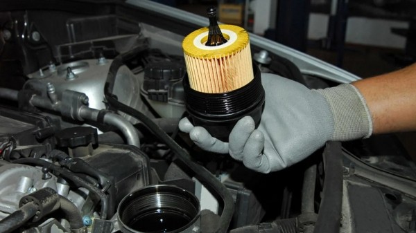 Нужно ли заливать масло в масляный фильтр перед установкой Нужно ли заливать масло в масляный фильтр перед установкой