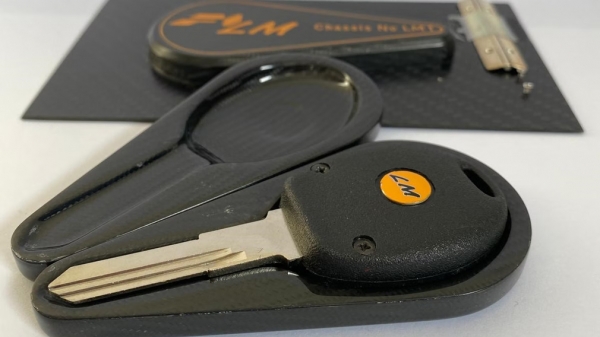 Ключ от суперкара McLaren F1 LM продают по цене подержанной Lada Granta Ключ от суперкара McLaren F1 LM продают по цене подержанной Lada Granta