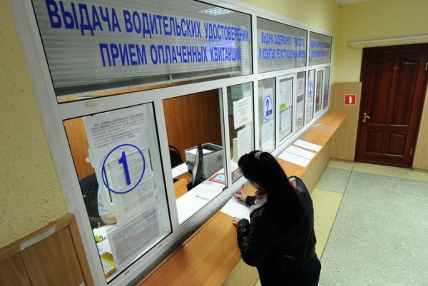 Срок действия водительских удостоверений продлен на три года